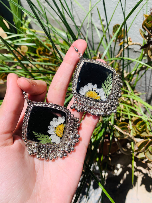 Black resin jhumkay