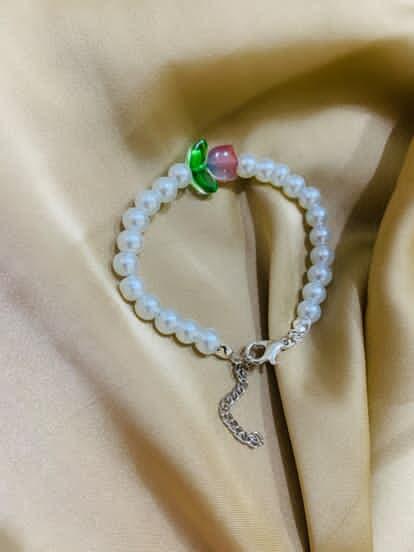 Tulip white pearls Bracelet